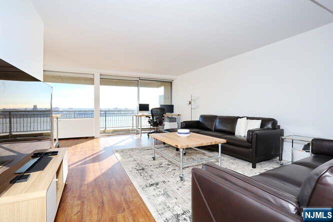 4 Horizon Road, Fort Lee, NJ, 07024