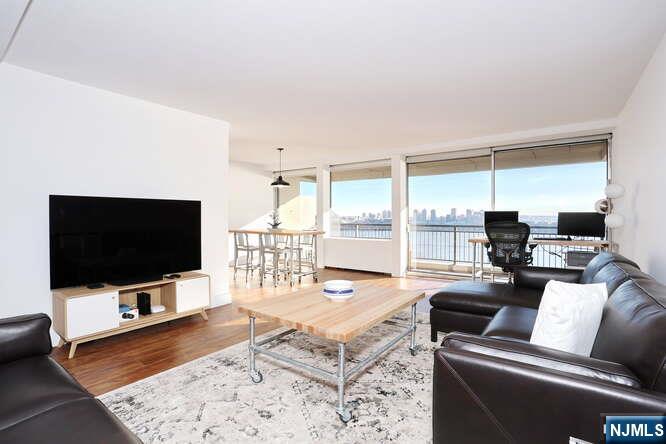 4 Horizon Road, Fort Lee, NJ, 07024