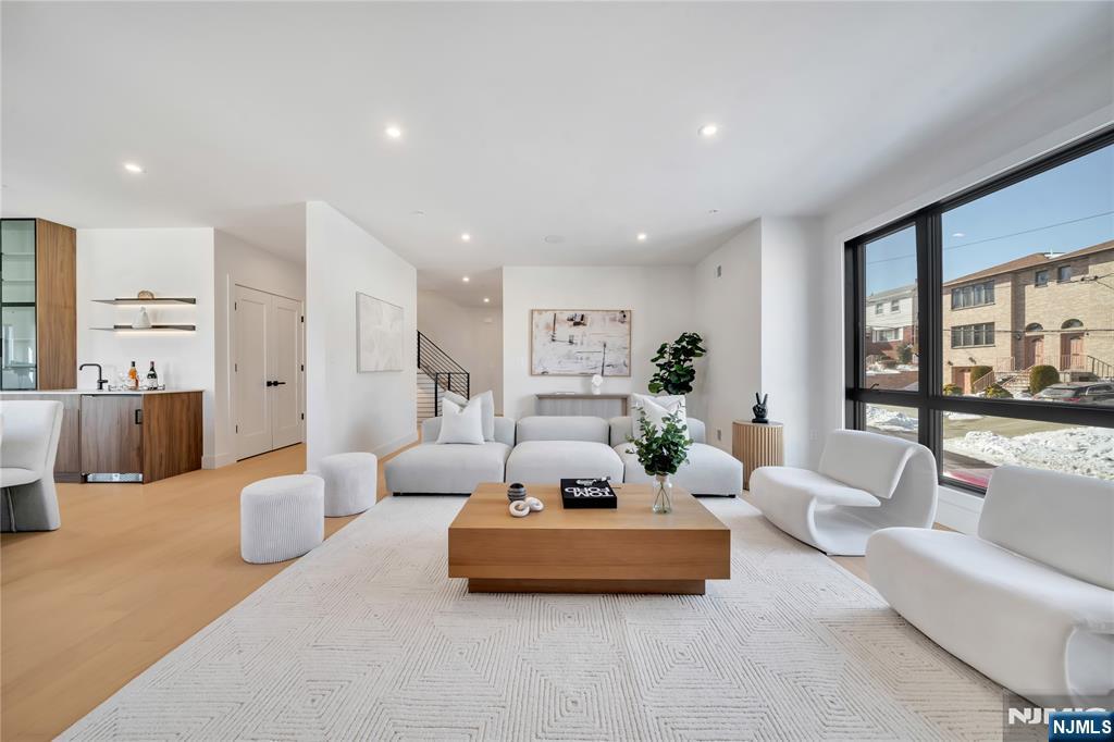 2220 Mackay Avenue, Fort Lee, NJ, 07024