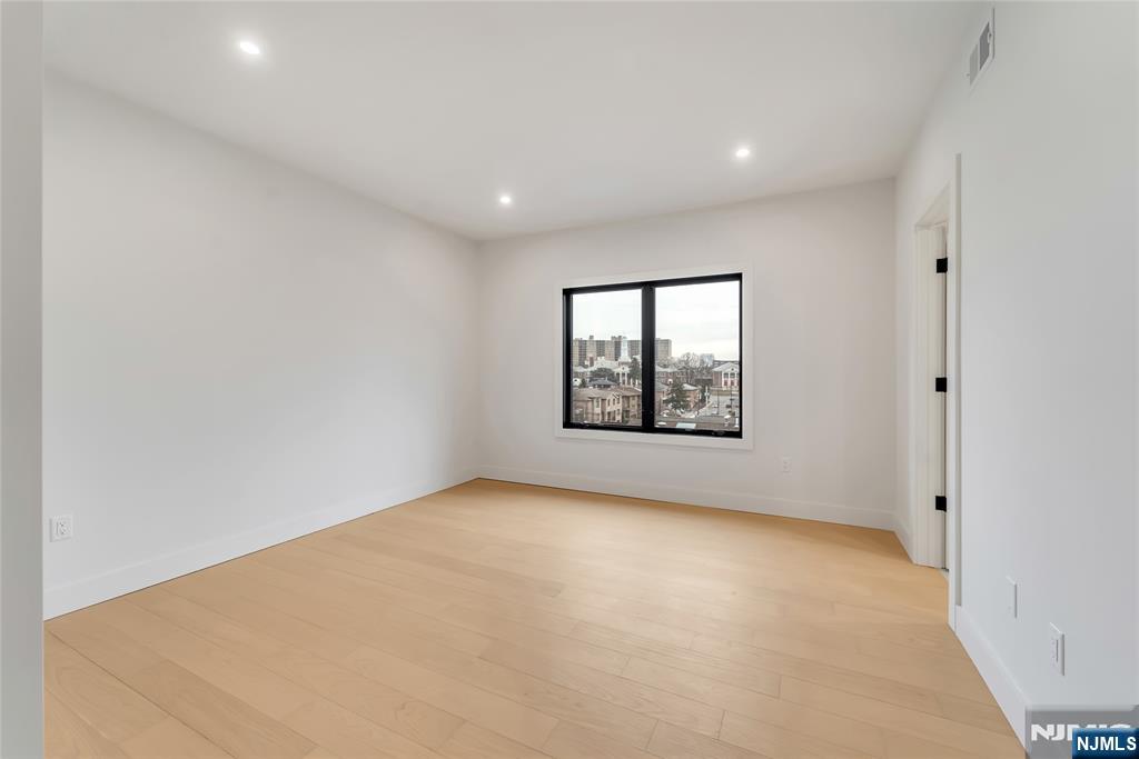 2220 Mackay Avenue, Fort Lee, NJ, 07024