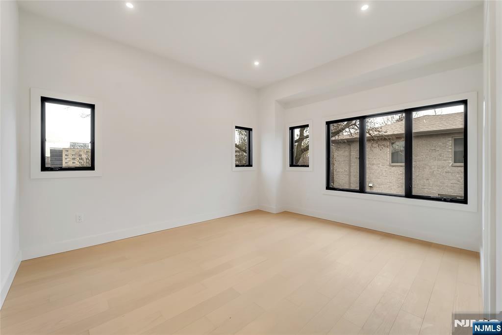 2220 Mackay Avenue, Fort Lee, NJ, 07024