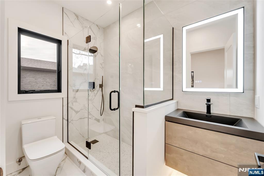 2220 Mackay Avenue, Fort Lee, NJ, 07024