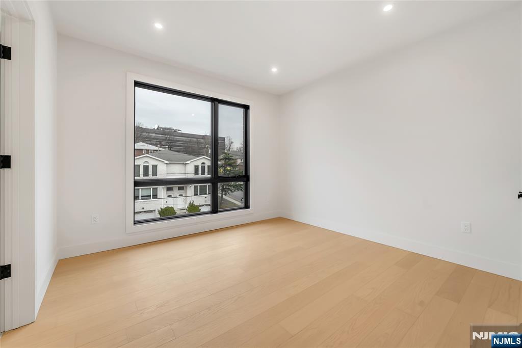 2220 Mackay Avenue, Fort Lee, NJ, 07024