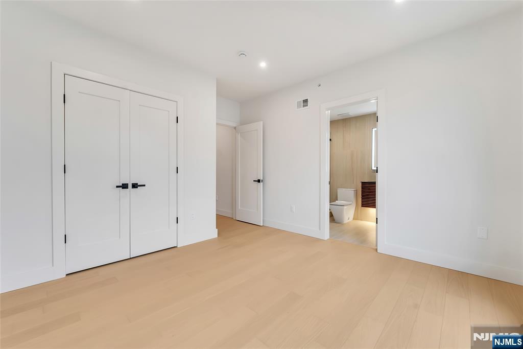 2220 Mackay Avenue, Fort Lee, NJ, 07024