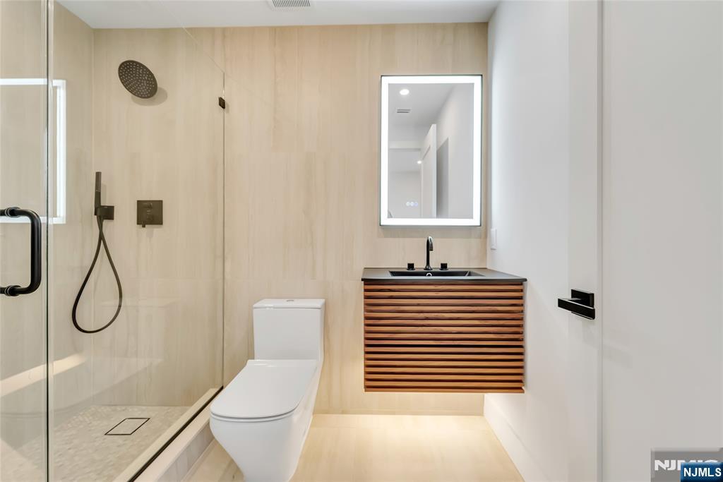 2220 Mackay Avenue, Fort Lee, NJ, 07024