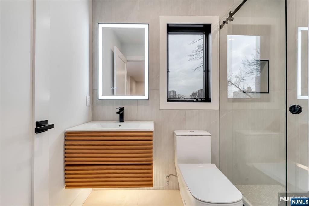 2220 Mackay Avenue, Fort Lee, NJ, 07024