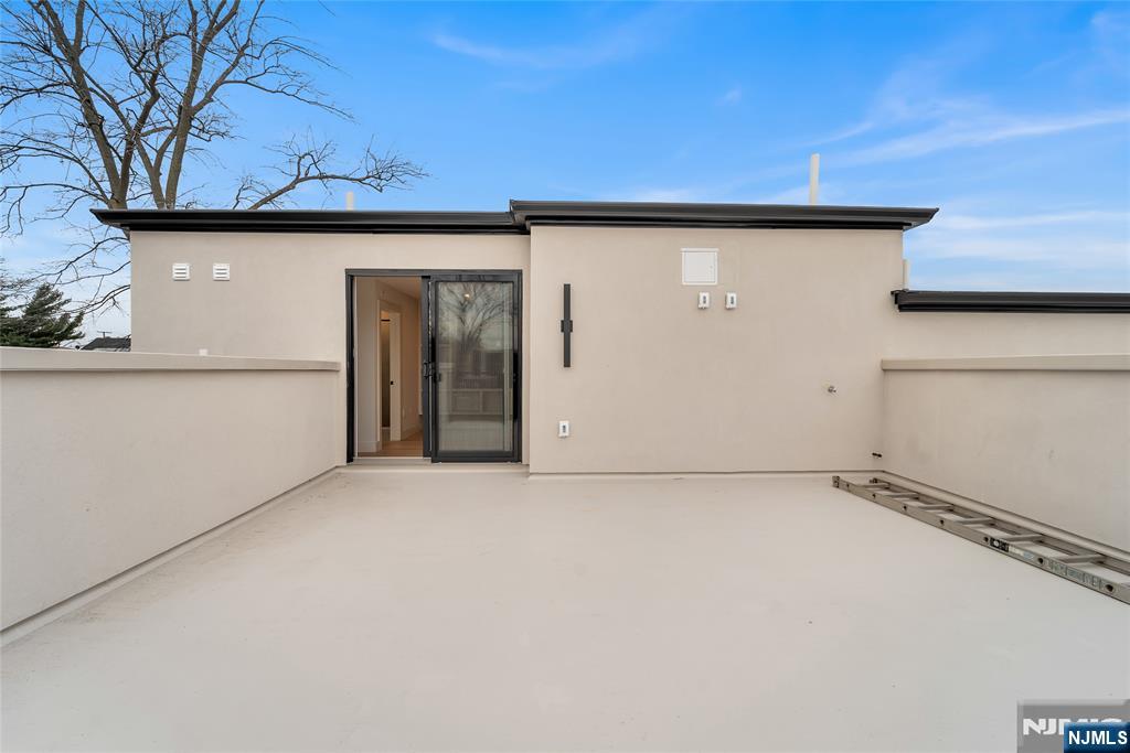 2220 Mackay Avenue, Fort Lee, NJ, 07024