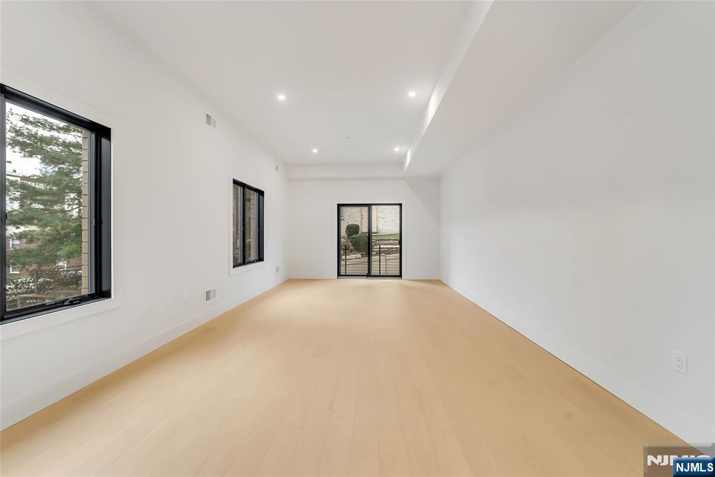 2220 Mackay Avenue, Fort Lee, NJ, 07024