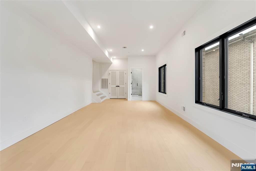 2220 Mackay Avenue, Fort Lee, NJ, 07024