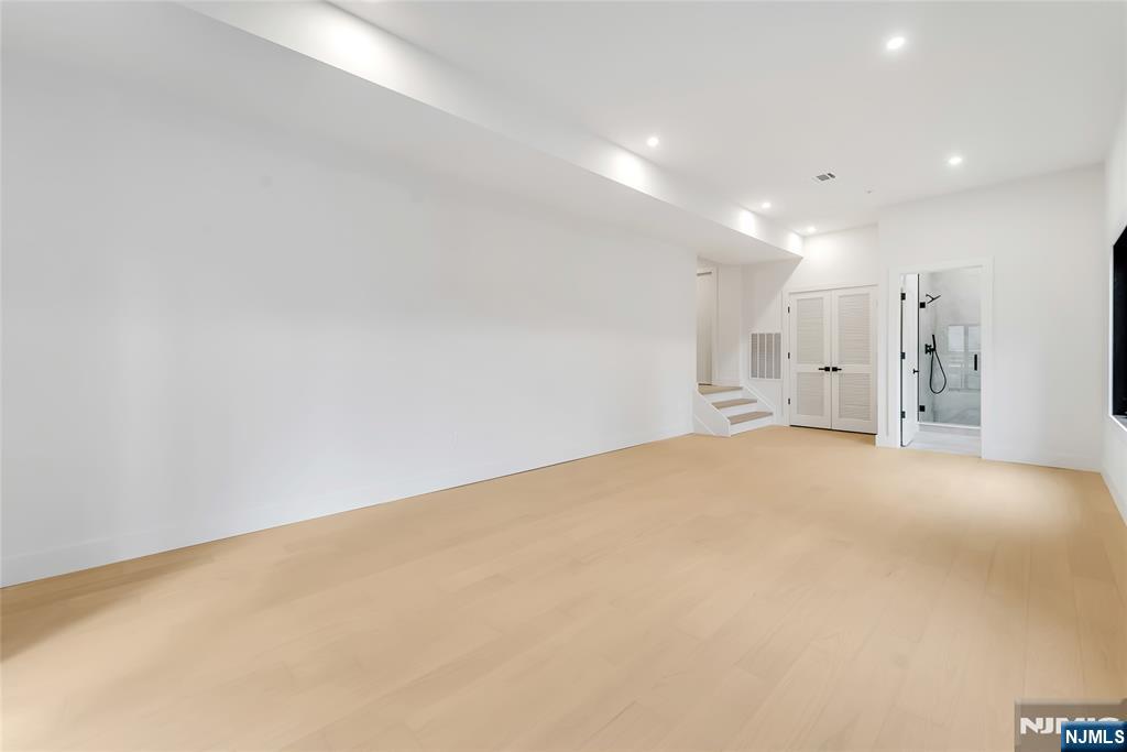 2220 Mackay Avenue, Fort Lee, NJ, 07024