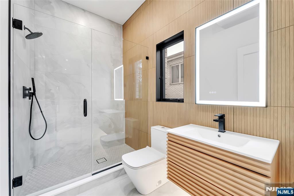 2220 Mackay Avenue, Fort Lee, NJ, 07024