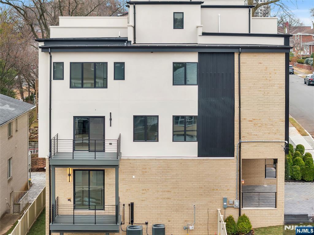 2220 Mackay Avenue, Fort Lee, NJ, 07024