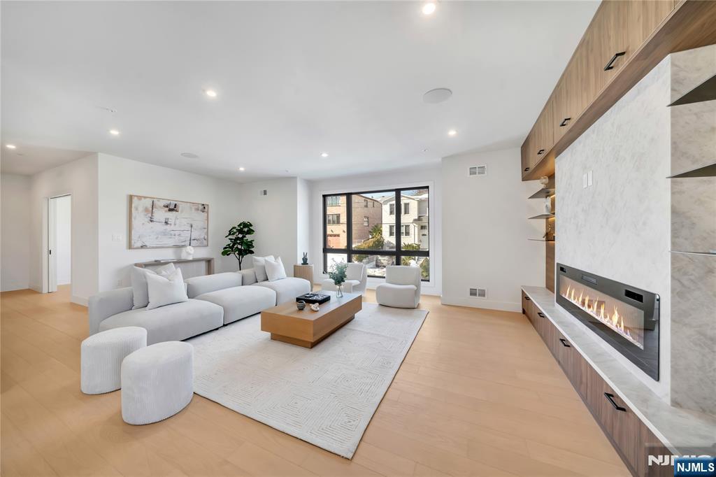 2220 Mackay Avenue, Fort Lee, NJ, 07024