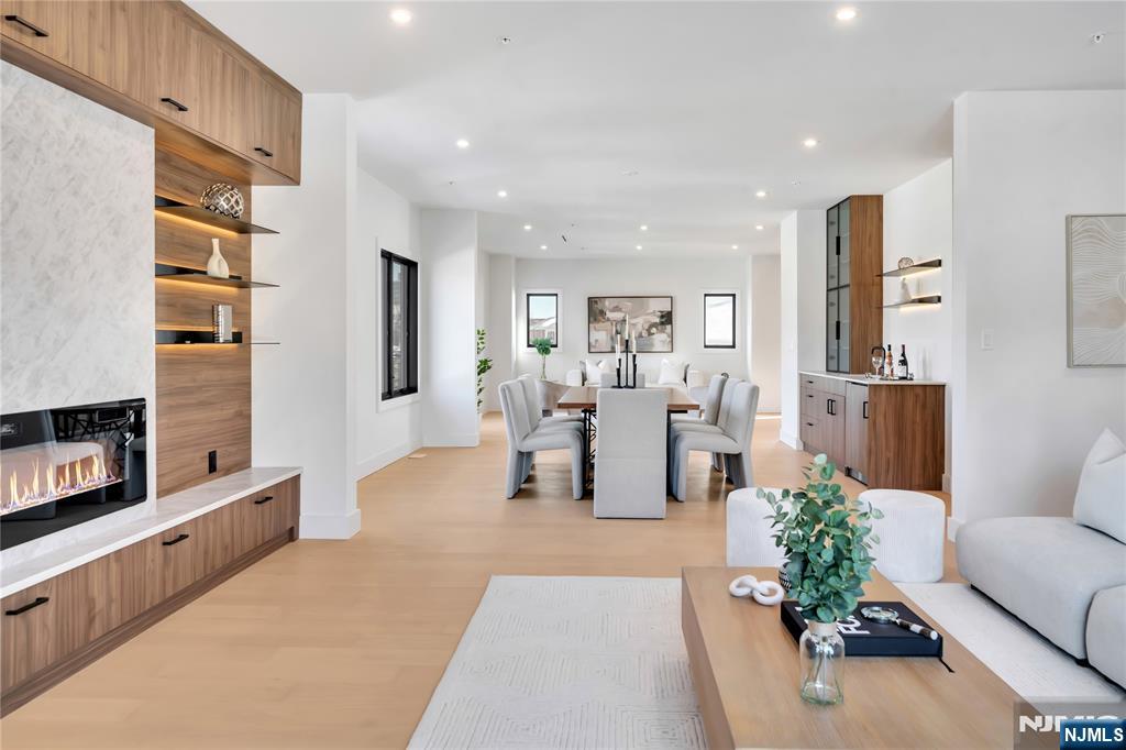 2220 Mackay Avenue, Fort Lee, NJ, 07024