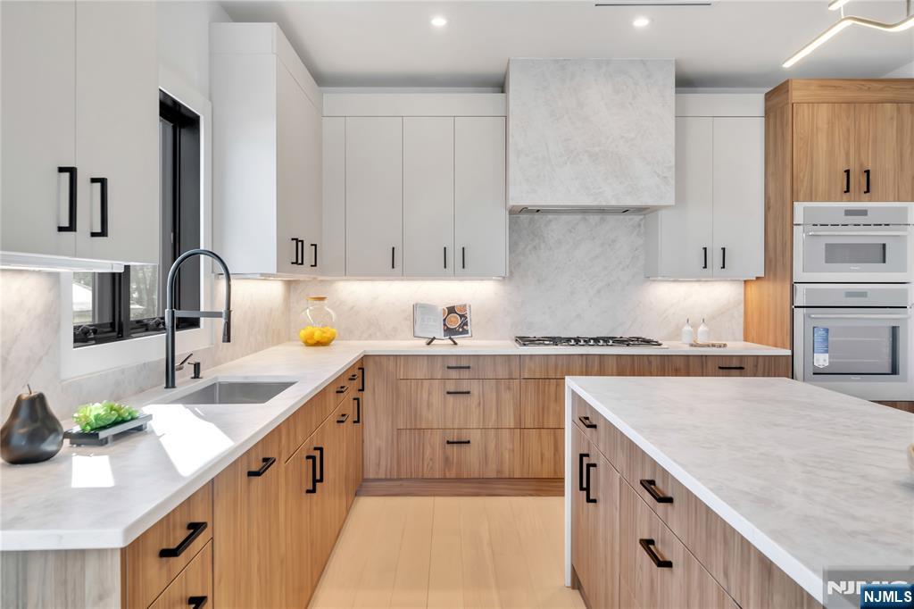 2220 Mackay Avenue, Fort Lee, NJ, 07024