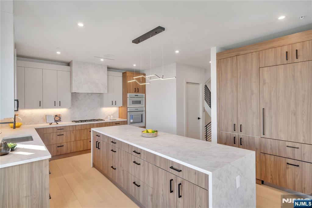 2220 Mackay Avenue, Fort Lee, NJ, 07024