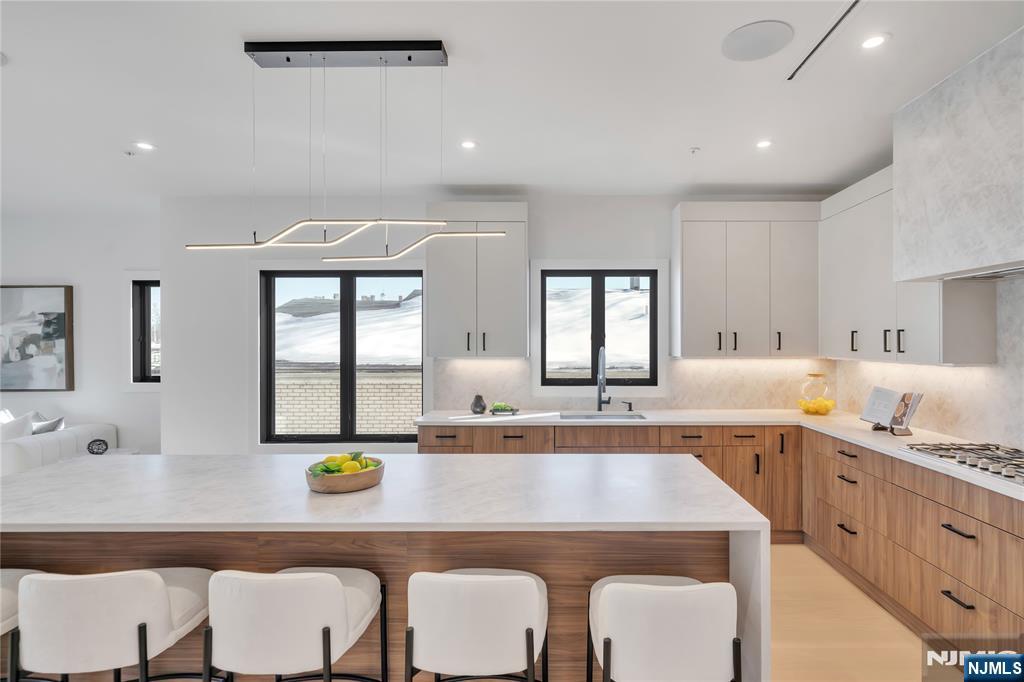 2220 Mackay Avenue, Fort Lee, NJ, 07024