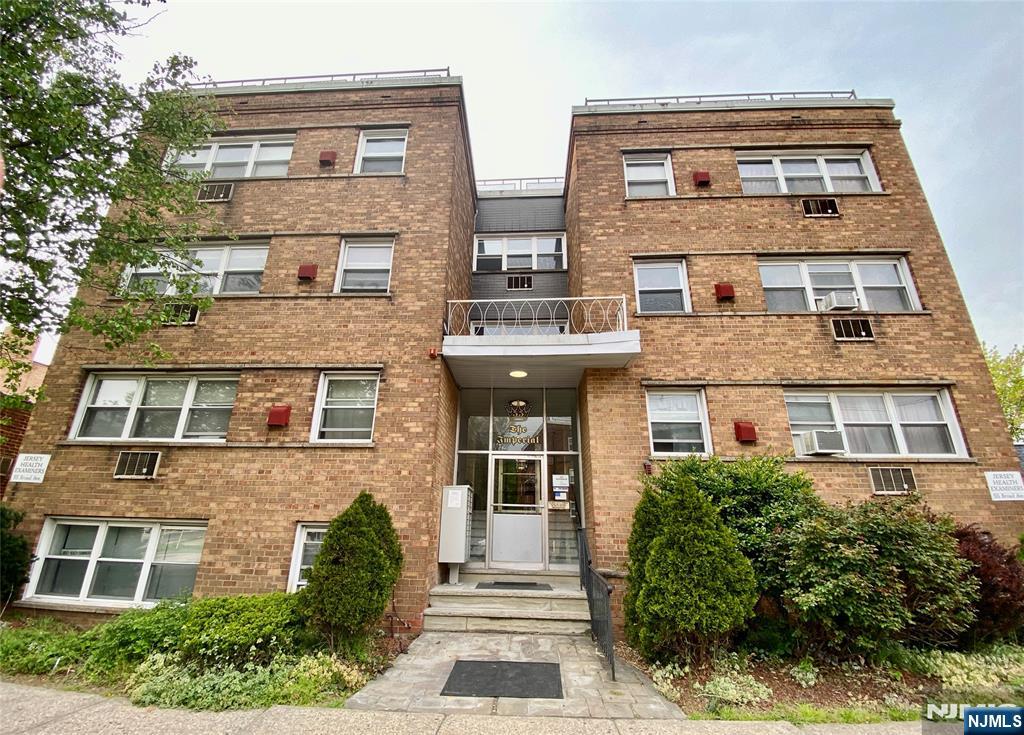 24 Lakeside Avenue UNIT 1 lower level, Pompton Lakes, NJ, 07442