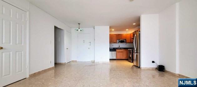 1203 River Rd #21A, Edgewater, NJ 07020