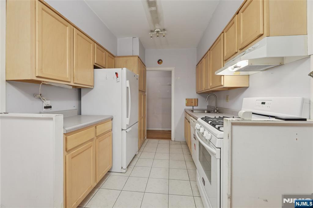 100 Palisade Avenue #D12