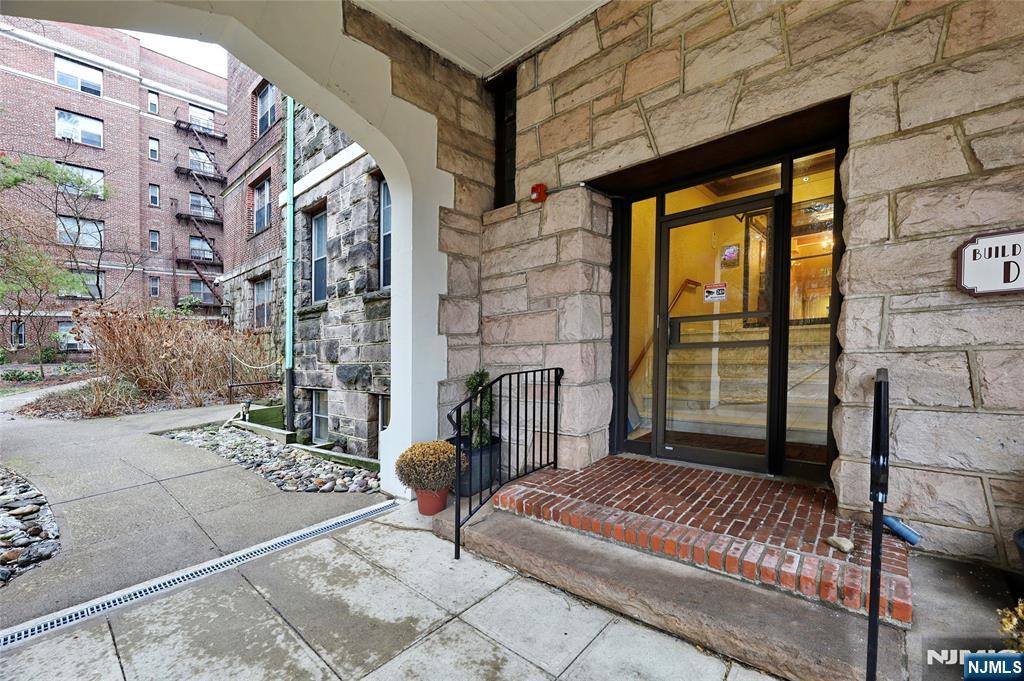100 Palisade Avenue #D12
