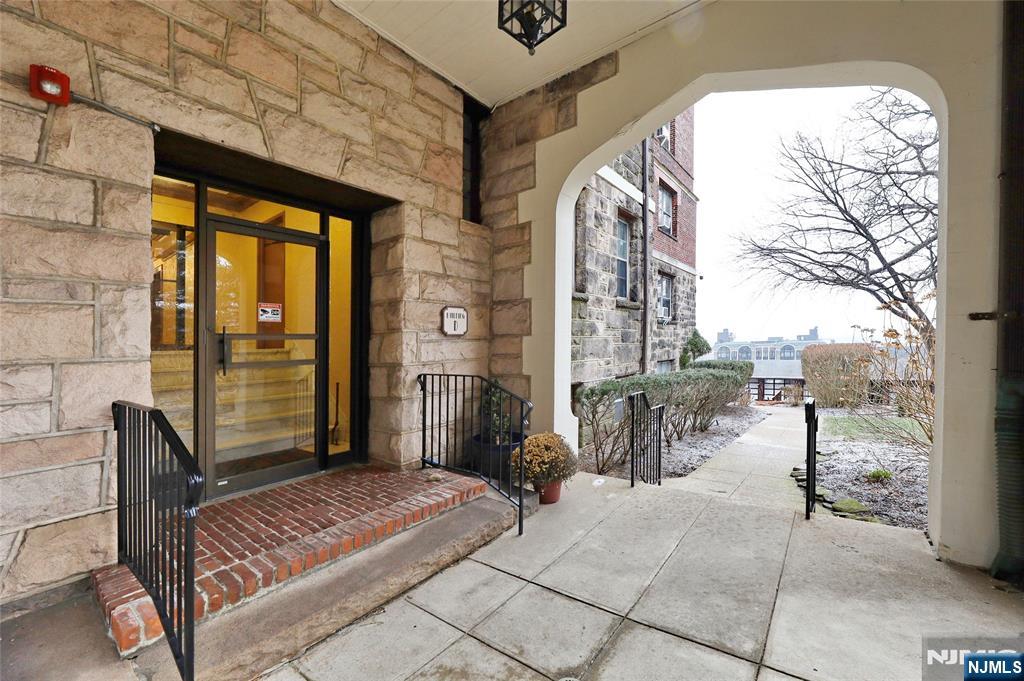 100 Palisade Avenue #D12