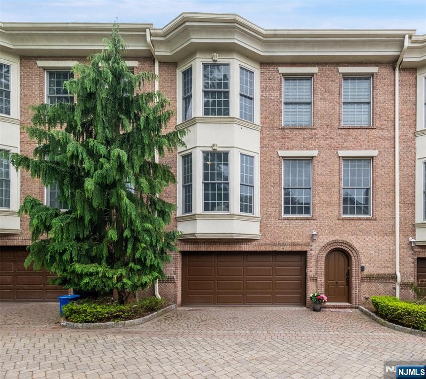 320 Adolphus Avenue, Cliffside Park, NJ, 07010