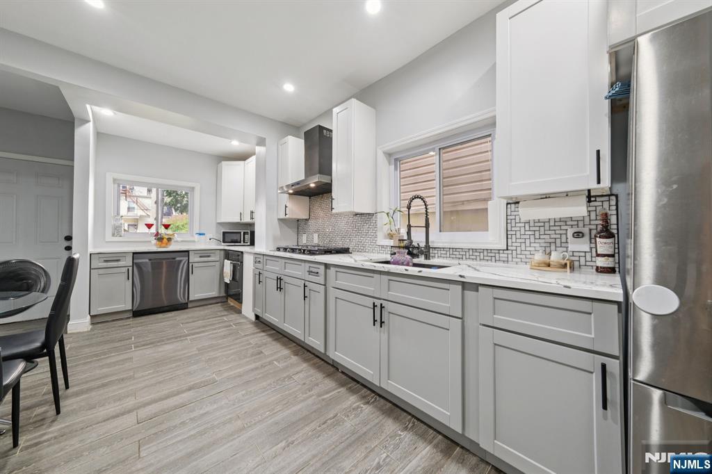 297 Runyon Street - Photo 2