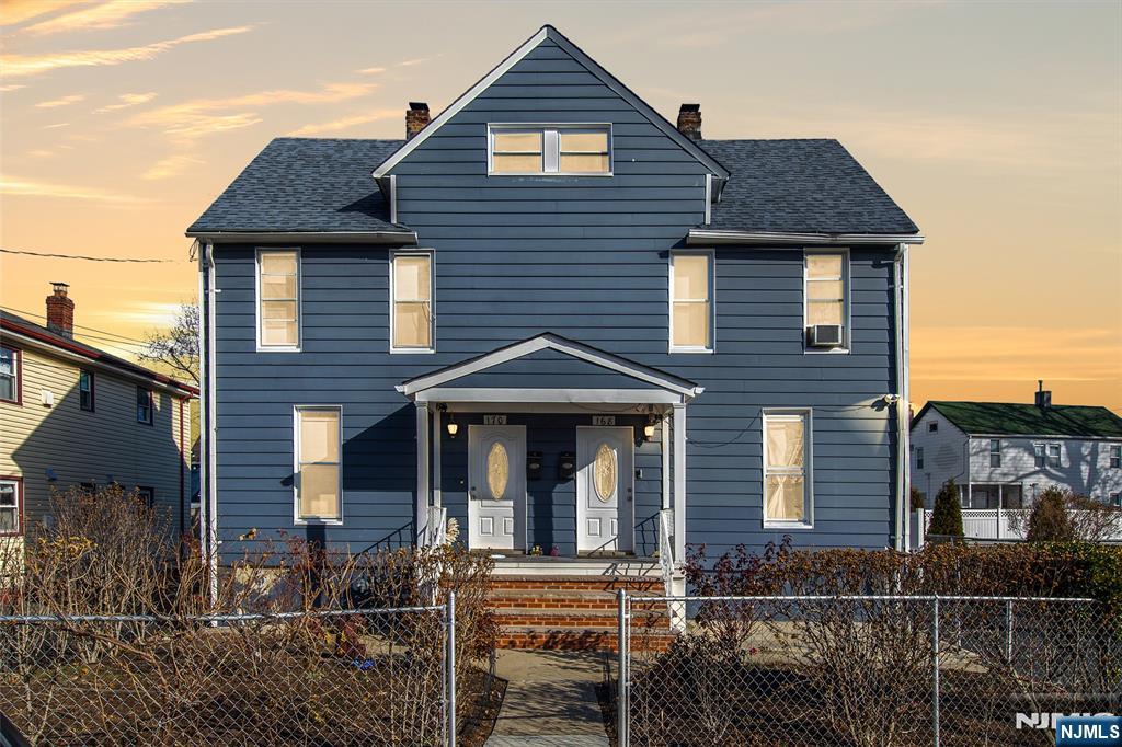 1008 E Grand St, Elizabeth City, NJ, 07201-2618