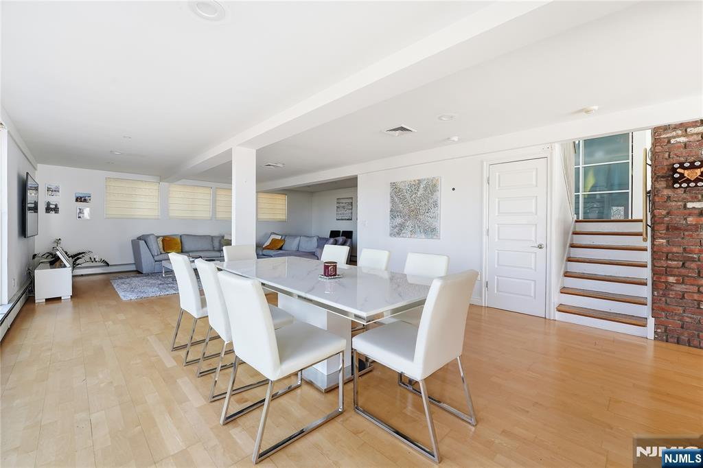 27 Suffolk Lane - Photo 5