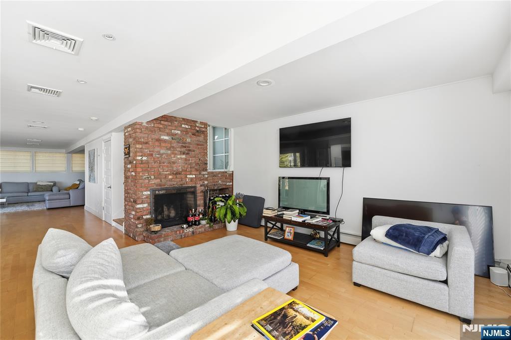 27 Suffolk Lane — photo 9