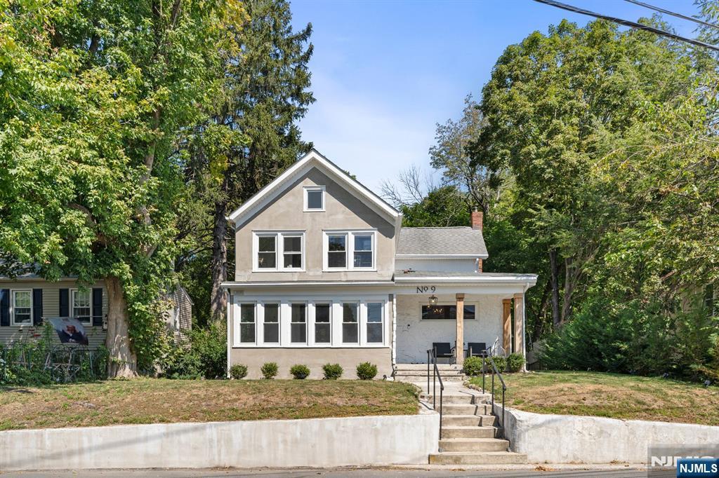 9 Lawnwood Avenue - Photo 1