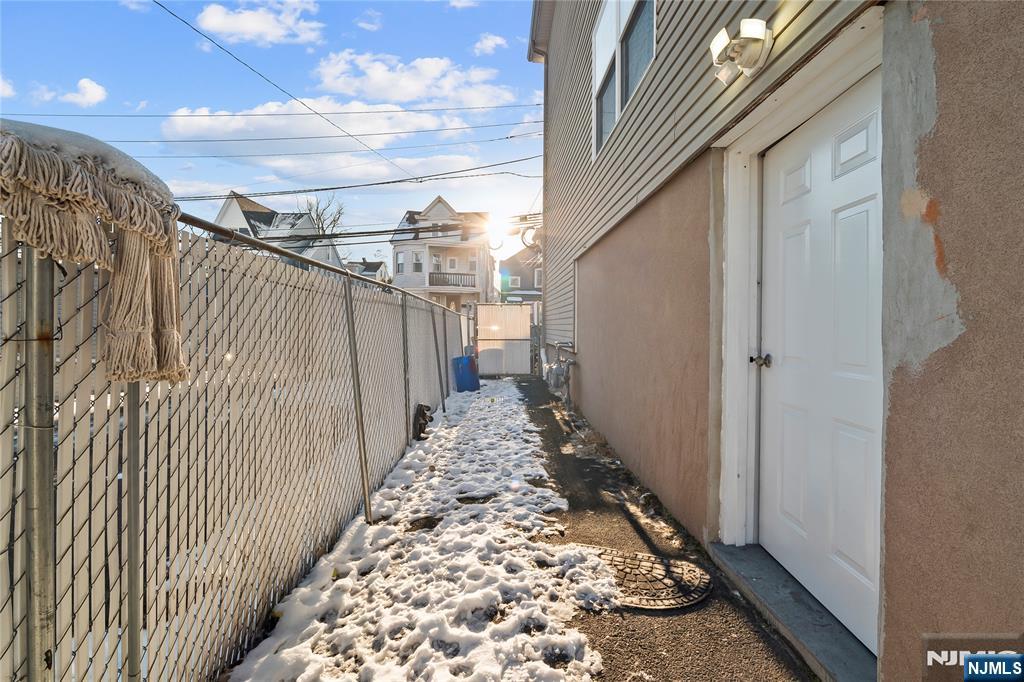 110 Redwood Avenue