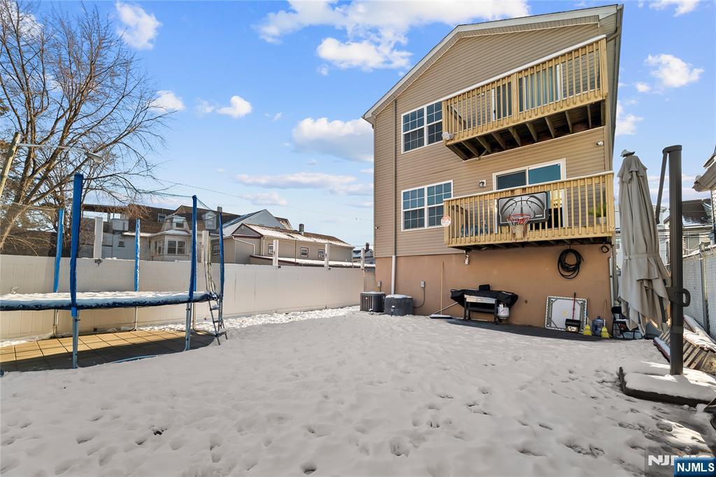 110 Redwood Avenue