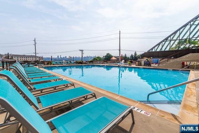 7000 Boulevard East #41L