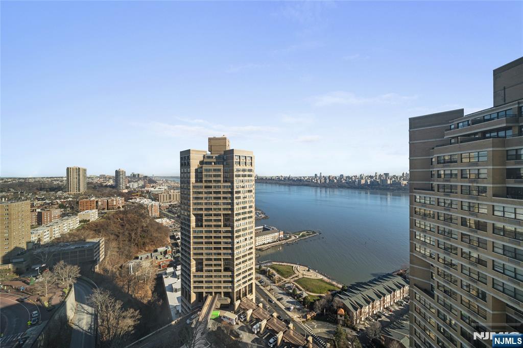 7000 Boulevard East #41L