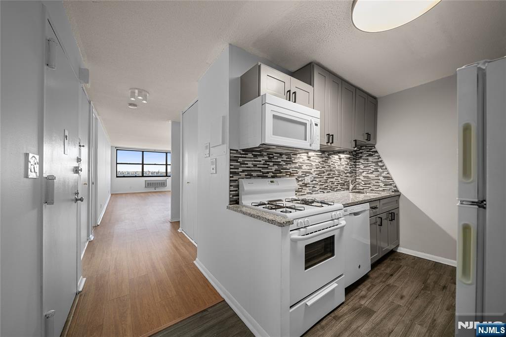 7000 Boulevard East #41L