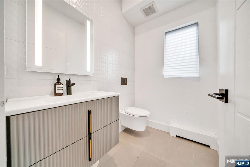 279 Myrtle Avenue, Fort Lee, NJ, 07024