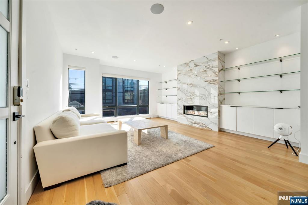 279 Myrtle Avenue, Fort Lee, NJ, 07024