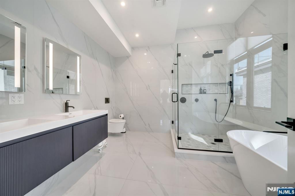 279 Myrtle Avenue, Fort Lee, NJ, 07024