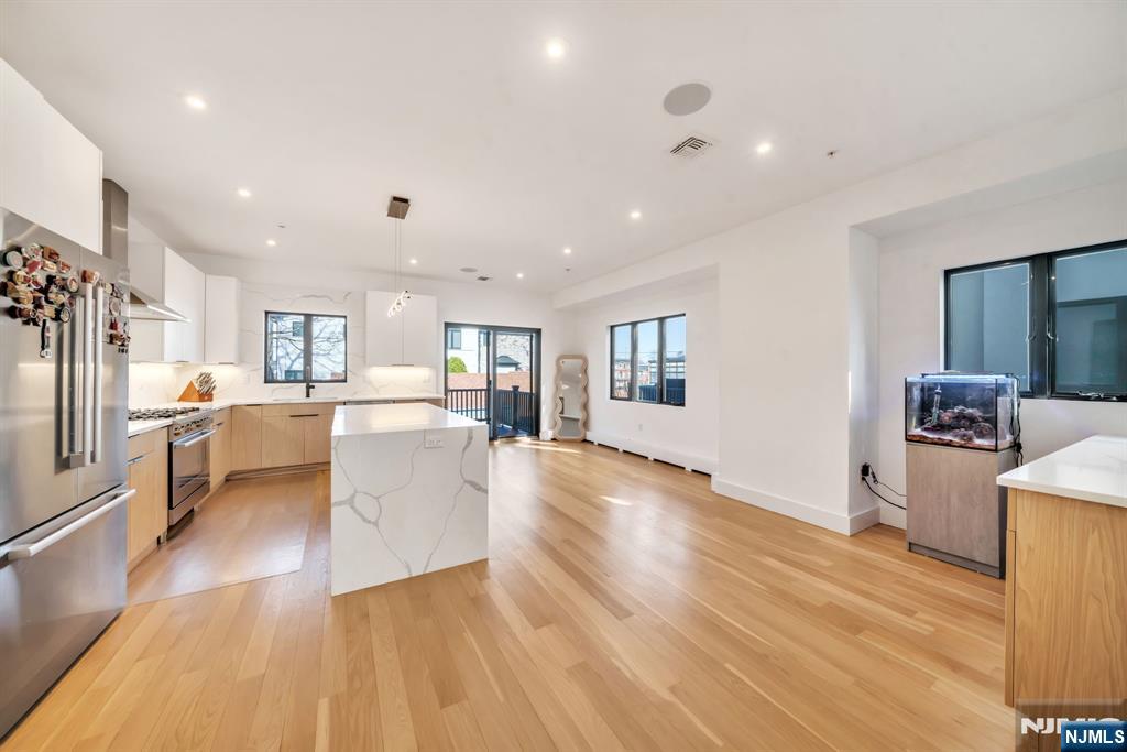 279 Myrtle Avenue, Fort Lee, NJ, 07024