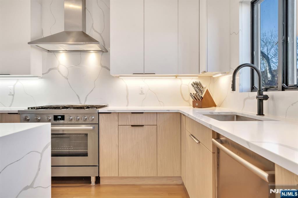 279 Myrtle Avenue, Fort Lee, NJ, 07024