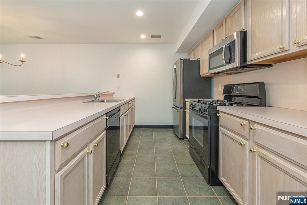 Homes for sale in Montville Township, NJ | 10 Springbrook Rd, Montville Township, NJ 07045 | MLS# 26002562