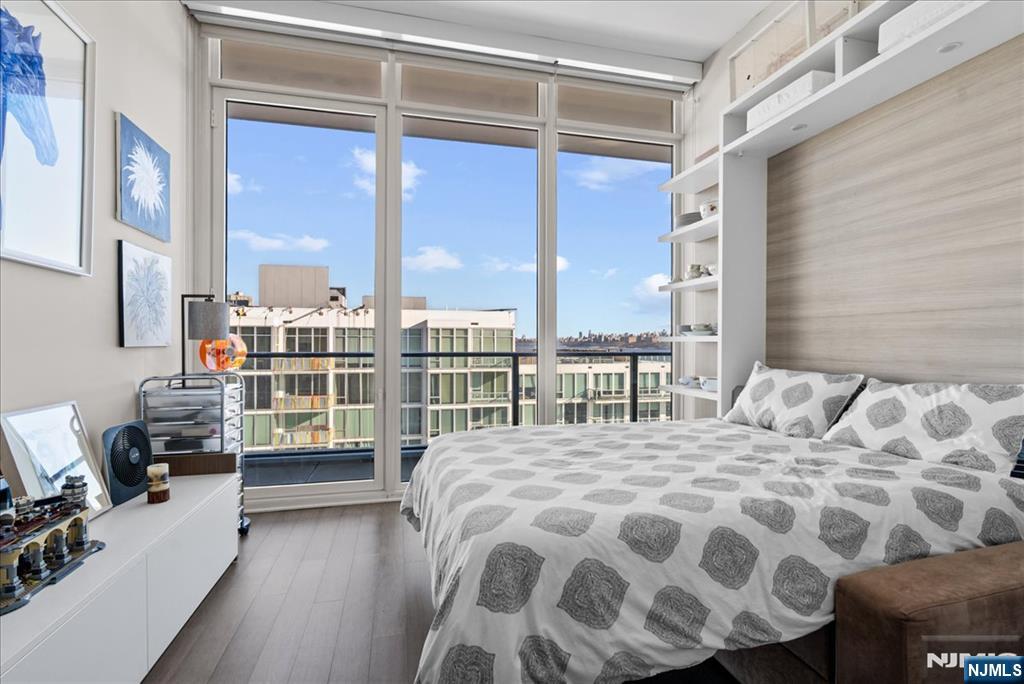 1200 Avenue Port Imp #705