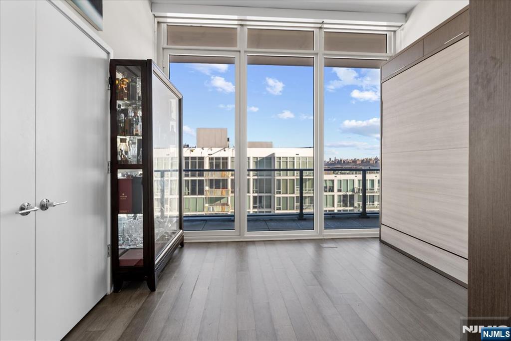 1200 Avenue Port Imp #705