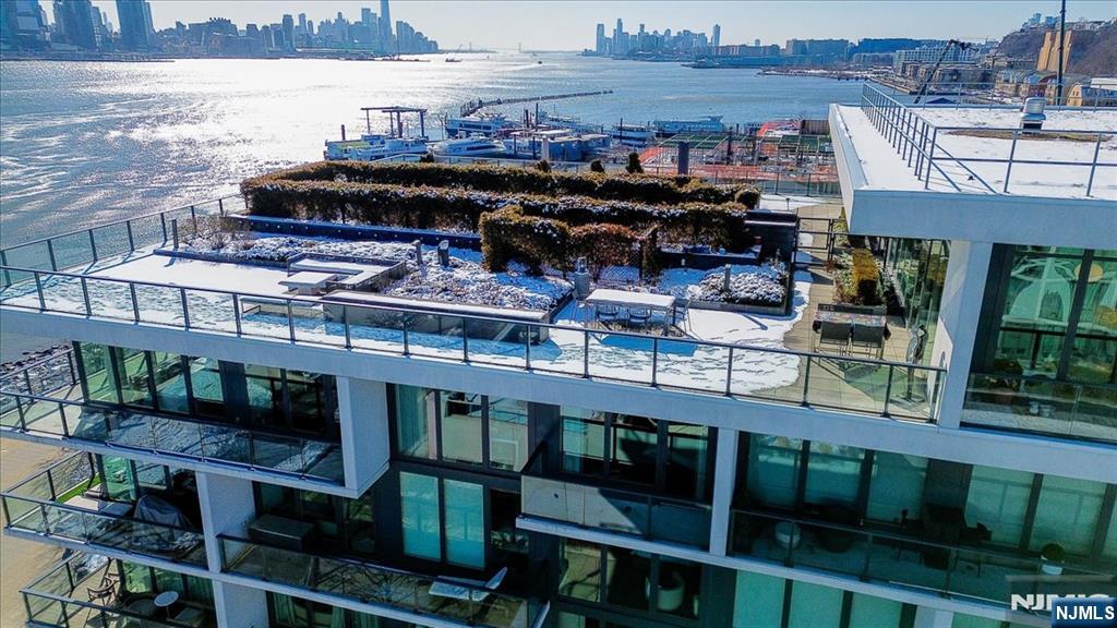 1200 Avenue Port Imp #705