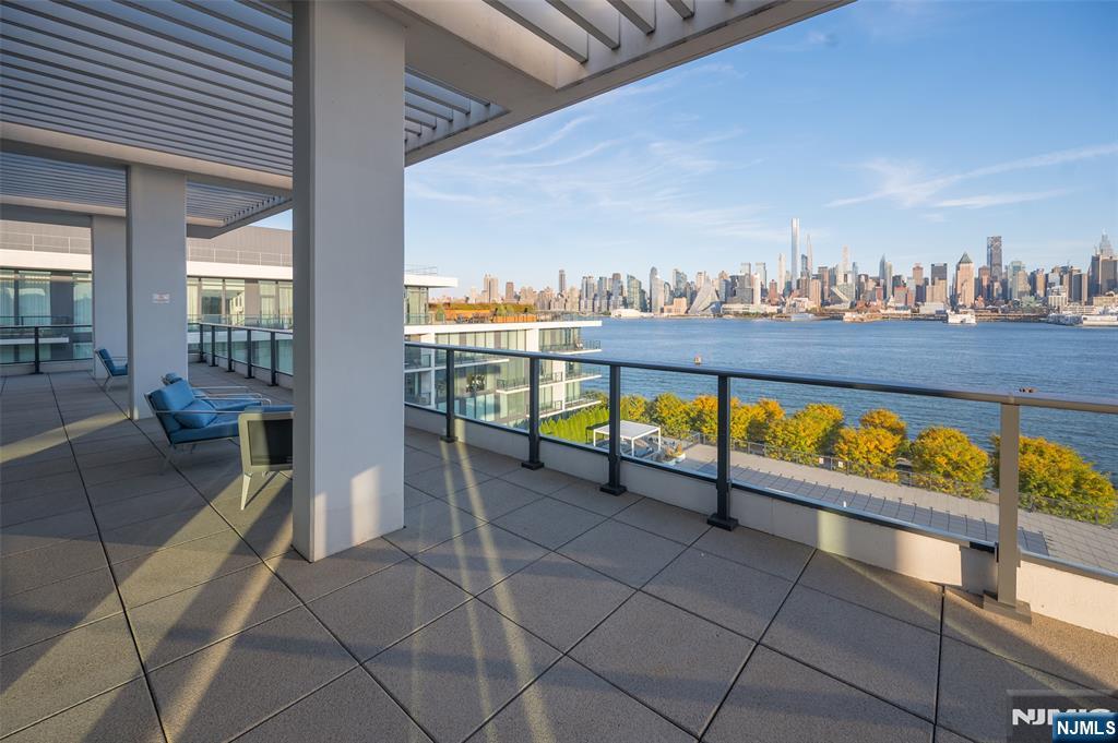 1200 Avenue Port Imp #705
