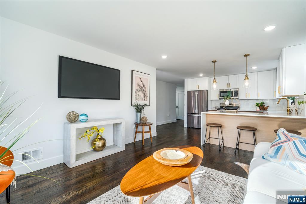 543 13th Avenue - Photo 4