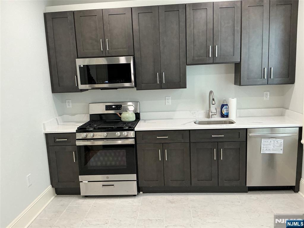 176 Weequahic Avenue 2 - Photo 3