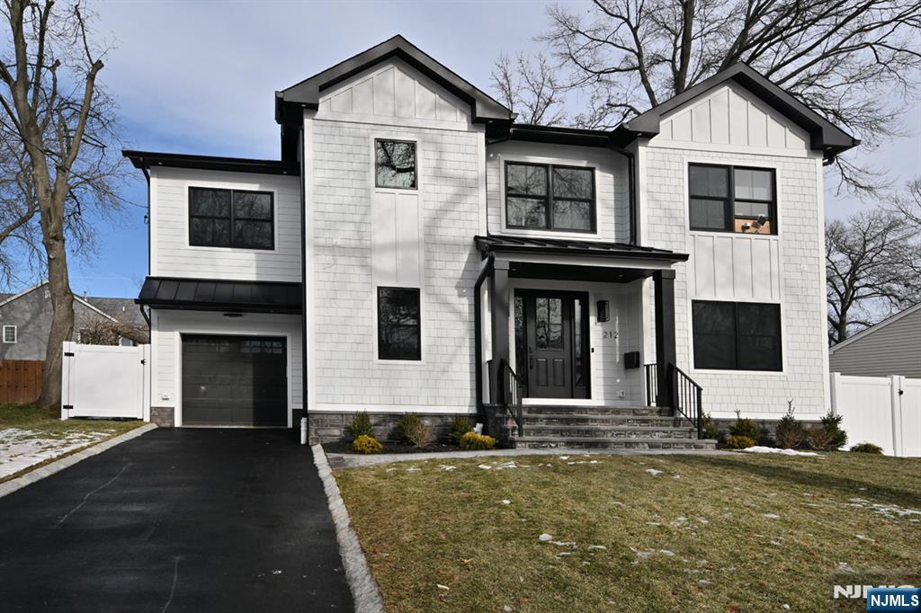 212 Monroe Avenue - Photo 1